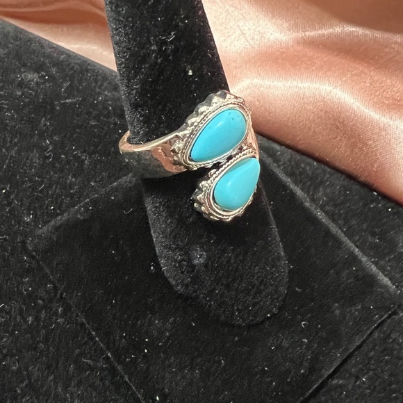 🔥🔥Silver Adjustable Ring W/Faux Turquoise Stones Southwestern Style. Very Styl - Picture 10 of 10